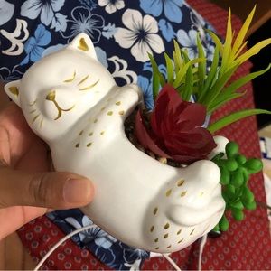 CAT FIGURINE